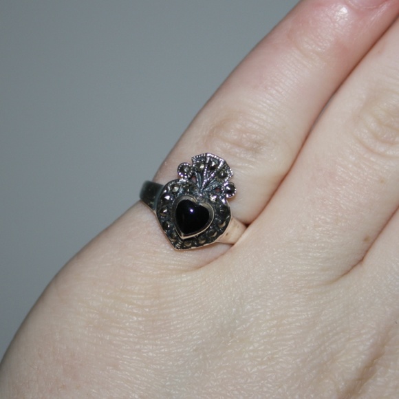 .925 onyx and marcasite claddagh ring NWT - Picture 3 of 6